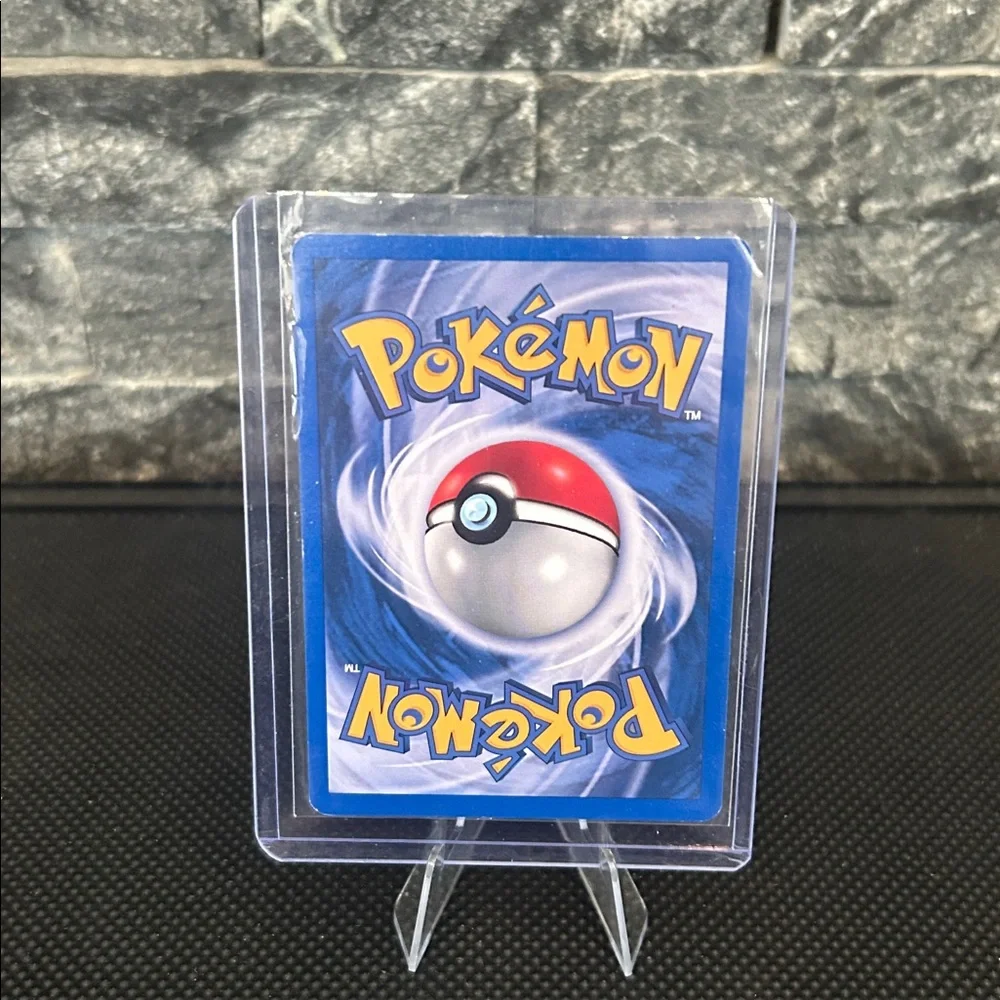 Pokémon Nidorino 37/102 Vintage  Card from 1999 Base Set Lightly Played‎